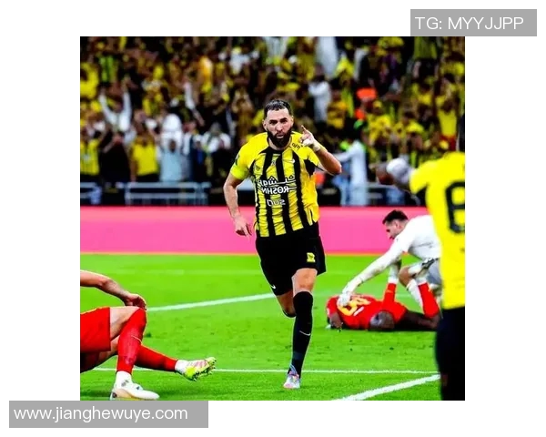 足坛现役前十球员全面盘点与未来发展趋势分析